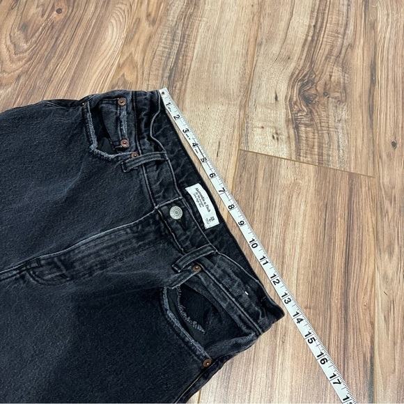 Abercrombie & Fitch Ultra High Rise 90s Straight Jean - Picture 7 of 10
